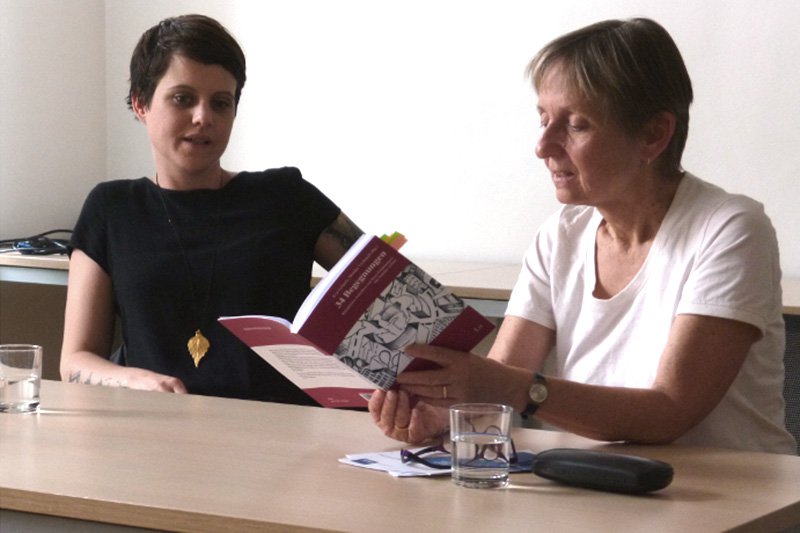 Eva Grigori und Monika Vyslouzil bei der Präsentation des Buches "34 Begegnungen - KlientInnen berichten von ihren Erfahrungen mit sozialer Arbeit"