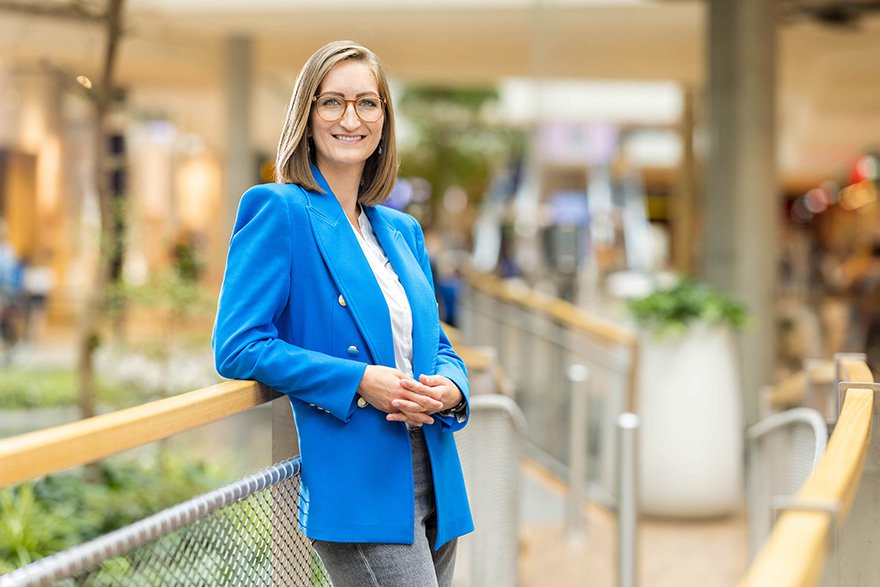 Sabine Dreschkay, Absolventin des Studiengangs Marketing & Kommunikation an der FH St. Pölten, leitet seit Juli das Shoppingcenter HUMA ELEVEN