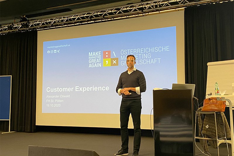 Alexander Oswald gibt Studierenden der FH St. Pölten umfassende Einblicke in die Welt der Customer Experience