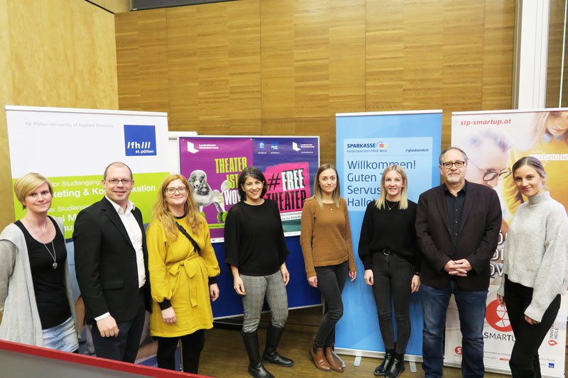 Claudia Mann, Harald Wimmer, Julia Perschon, Olivia Khalil, und Rupert Klima mit 3 Studentinnen an der FH St. Pölten