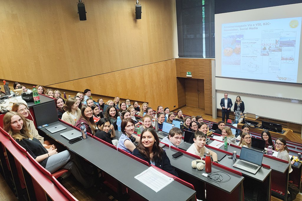 Studierende des Bachelors "Marketing &Kommunikation" beim Gastvortrag von Pressesprecher Peter Kleemann an der FH St. Pölten