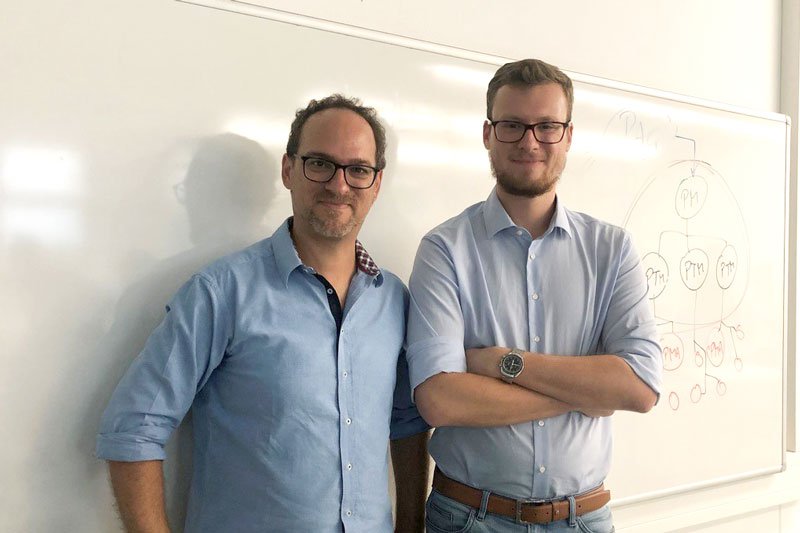 FH-Lektor Michael Pichler (links) und Gastvortragender Rudolf Kolroser (rechts)