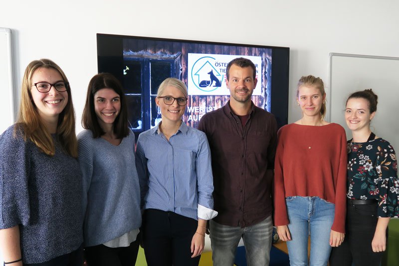 Studierende mit Lektorin Schulner und ÖTV-GF Erich Goschler