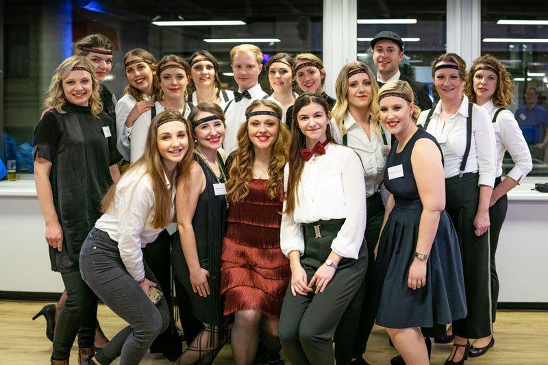 Studierende bei dem von ihnen organisierten Event „Roaring-Twenties 2.0“