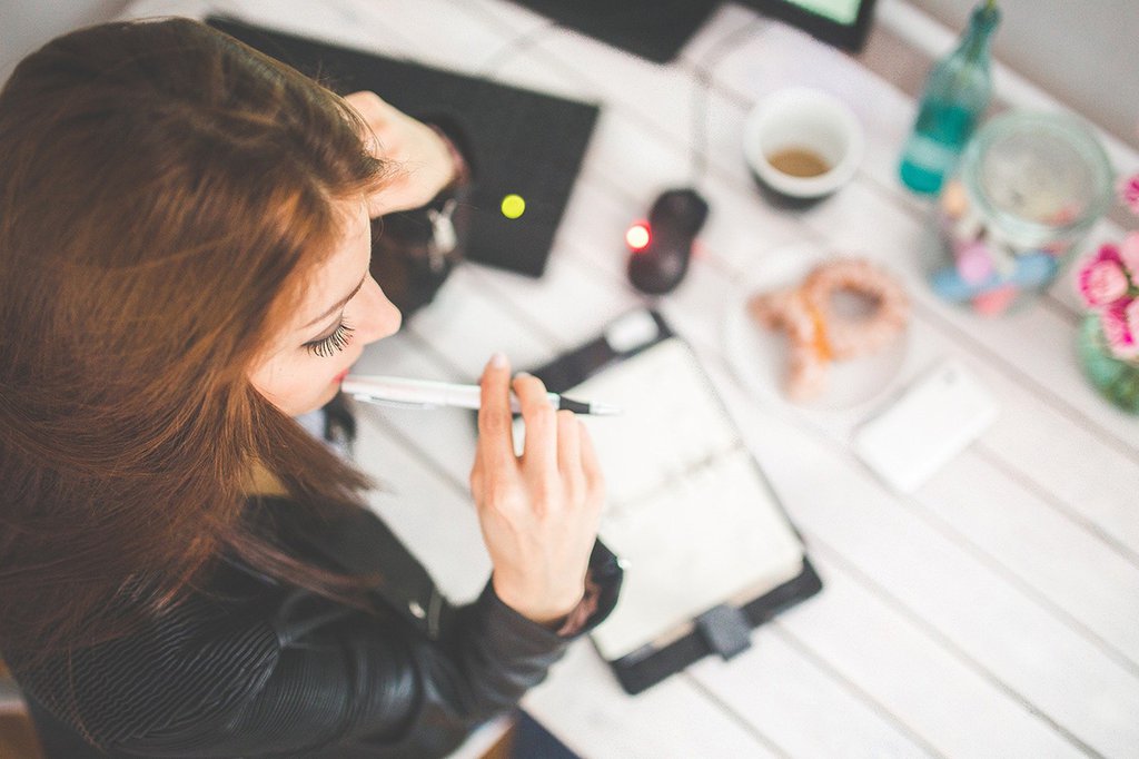 Studierende im Bachelor Studiengang Management & Digital Business teilen ihre Erfahrungen zum Thema "Vereinbarkeit von Studium und Beruf"