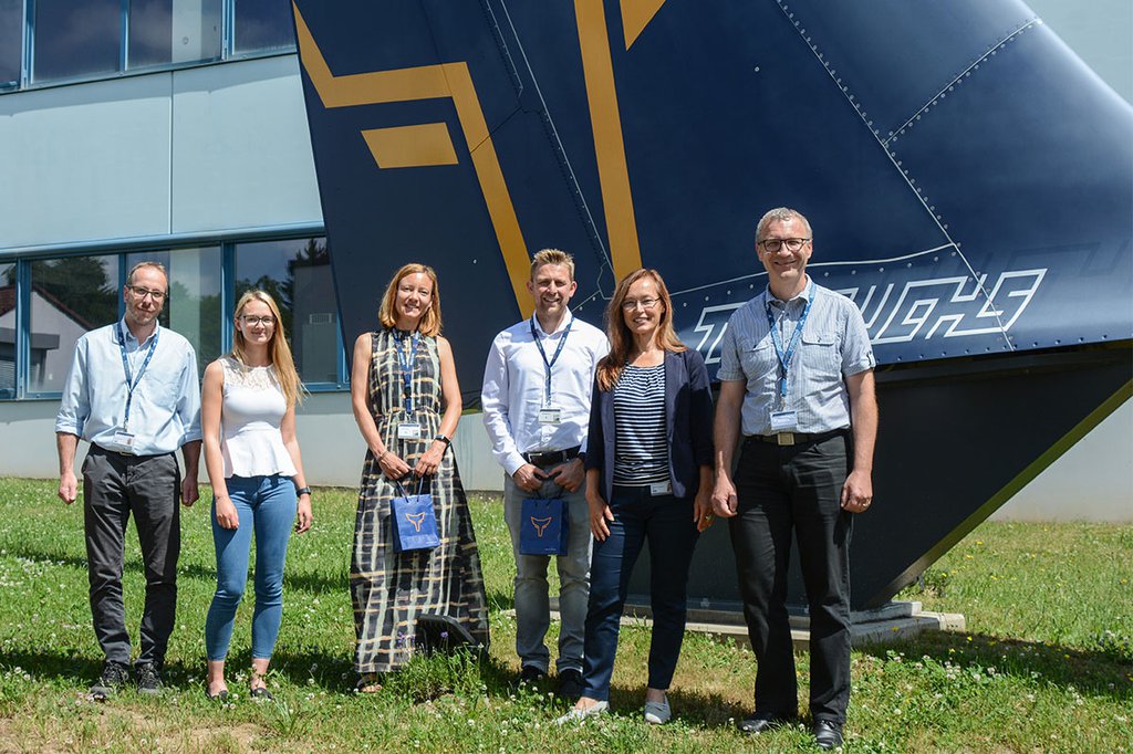 v.l.n.r. Martin Zimmerl (Leitung Engineering), Melanie Berner (Personal), Claudia Vollgruber (FH St. Pölten), Thomas Felberbauer (FH St. Pölten) Katharina Kronsteiner (Leitung Personal), Markus Nagl (Technischer Geschäftsführer)